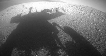 Opportunity images its shadow on the rim of Endeavour Crater