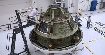 Orion Capsule Completes Parachute Drop Test
