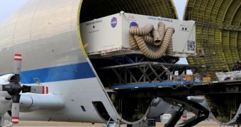 Orion's heat shield being unloaded from the NASA Super Guppy aircraft, on December 5, 2013