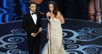 Daniel Radcliffe and Kristen Stewart present at the Oscars 2013