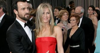 Justin Theroux and Jennifer Aniston at the Oscars 2013, and the photo that started the pregnancy talk again