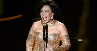 Shirley Bassey performs “Goldfinger” at the Oscars 2013
