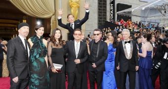 Benedict Cumberbatch wins best photobomb at the Oscars 2014