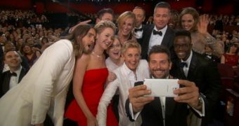 It turns out this entire celeb selfie moment was nothing more than a Samsung plug