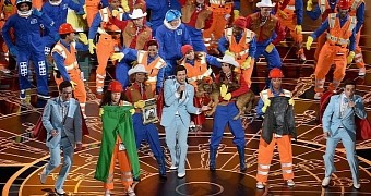 Cheerful chaos takes over the Oscars 2015 with the “Everything Is Awesome” performance