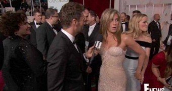 Reese Witherspoon and Jennifer Aniston have a moment on the red carpet at the Oscars 2015