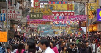 This picture illustrates the Sai Yeung Choi Street South in Mong Kok, Hong Kong, known as one of the most densely populated places in the world