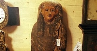 Ancient Egyptian coffin lid sold at auction in the UK this past Saturday