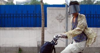 Chinese cyclist wears large visor