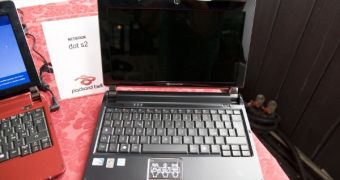 Packard Bell dot S2 netbook packs Atom N450 processor