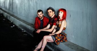 Paramore Releases “Daydreaming” Video