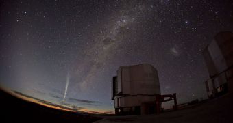 Paranal Observatory Sees Lovejoy Passing By
