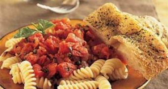 Pasta with marinara sauce and grilled vegetables is a nice and healthy alternative for spagetti and meatballs