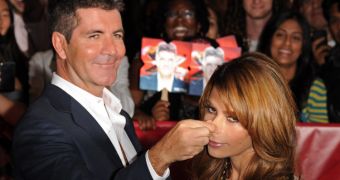 X Factor judges Simon Cowell and Paula Abdul share a gag on the red carpet