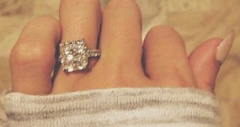 Paulina Gretzky shows off her gorgeous engagement ring