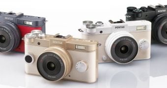 Pentax launches the all-colorful Q-S1  mirrorrless