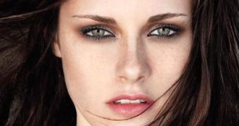 Kristen Stewart tells GQ she still doesn’t understand the “Twilight” madness