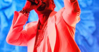 Kanye West compares himself to Adolf Hitler, Michael Jordan in concert