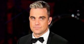 Learn to make the difference: this is Robbie Williams, not Robin Williams