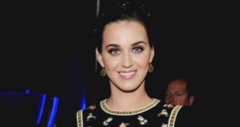 Katy Perry took home 3 awards at last night’s People’s Choice Awards 2013