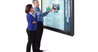 Perceptive Pixel releases 82-inch massive multitouch LCD