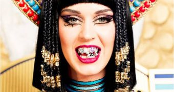 Katy Perry channels her inner Cleopatra in “Dark Horse” official artwork