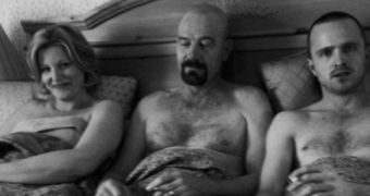 Anna Gunn, Bryan Cranston and Aaron Paul get into bed together in “Breaking Bad” “spoiler” pic