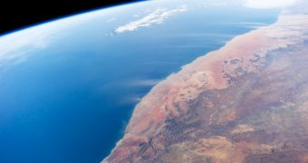 Photo taken from aboard the ISS shows dust plumes off the coast of Namibia as seen from space