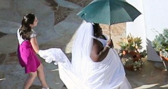 Gabourey Sidibe, dressed in a wedding gown, walks in on Jimmy Kimmel’s wedding to Molly McNearney