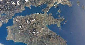 Photo taken from aboard the ISS shows what Greece looks like when observed from space