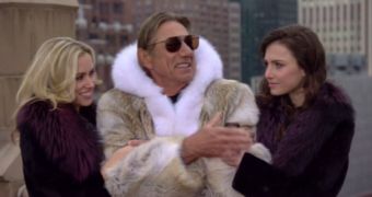 Joe Namath is a total player in his fur coat at the Super Bowl 2014