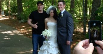 John Travolta surprises new acquaintances in Georgia by crashing their wedding