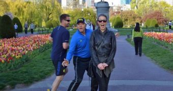 Kevin Spacey photobombs Christina Sander in Boston, is incredibly awesome