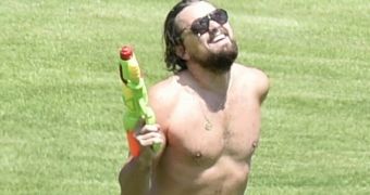 Leonardo DiCaprio knows how to enjoy a watergun battle, obviously doesn’t care if you say he’s fat