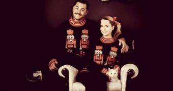 Mena Suvari gives a funny spin on Christmas cards this year