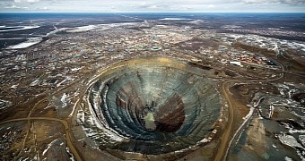 Photo shows massive mining hole in Siberia