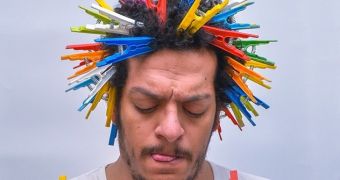 Creative Egyptian artist stuffs his hair with random objects and takes pictures