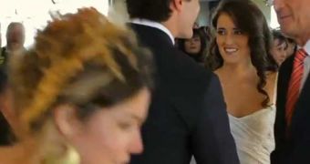 Photographer’s Hair Catches on Fire at Wedding – Video