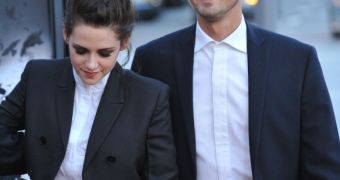 Photos emerge confirming Kristen Stewart cheated on Robert Pattinson with Rupert Sanders