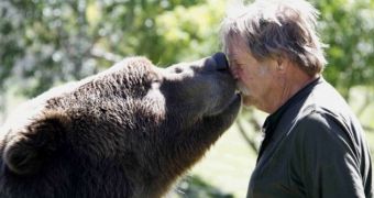 Trainer is so sure the bears in his care will not hurt him that he rubs noses with them