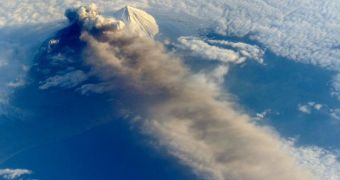 NASA astronauts snap picture of ash cloud over Alaskan volcano (click to see full image)
