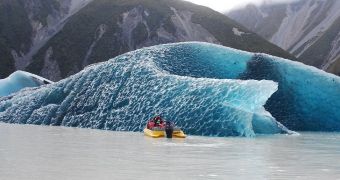 Rising water temperatures cause iceberg to flip over