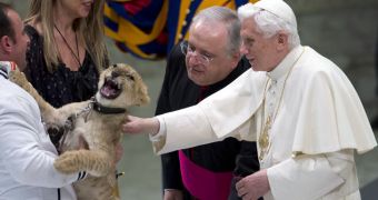 Picture of the Day: Lion Cub Hates the Pope, Goes Bananas When He Touches It