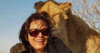 Lioness gives 42-year-old woman a hug