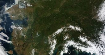 NASA releases rare picture showing a cloudless, nearly ice-free Alaska (click to see full image)