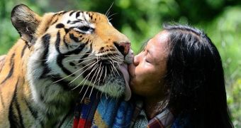 Tiger and 33-year-old man are best friends