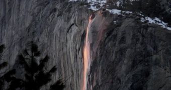 Yosemite's fireball draws in hundreds of tourists on a yearly basis (click to see full image)