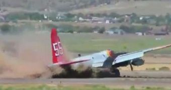 Pilot Performs Emergency Landing After Gear Failure [Video]
