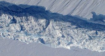 When this 29-kilometer (18-mile) crack in the PIG breaks, the glacier will create an iceberg with a surface area of around 880 square kilometers (340 square miles)