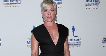 Pink steps out for cancer gala, is bullied online for being “fat”